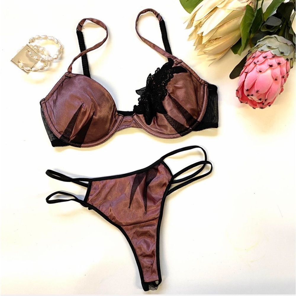 NWOT Frederick’s of Hollywood Mauve & Black Satin Mesh Embroidered Push-Up Bra